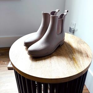 Garden rain shoes, size 6.5